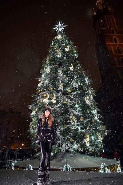 Choinka na Rynku, świąteczna iluminacja i zima. Turyści lubią to! - zdjęcie 28