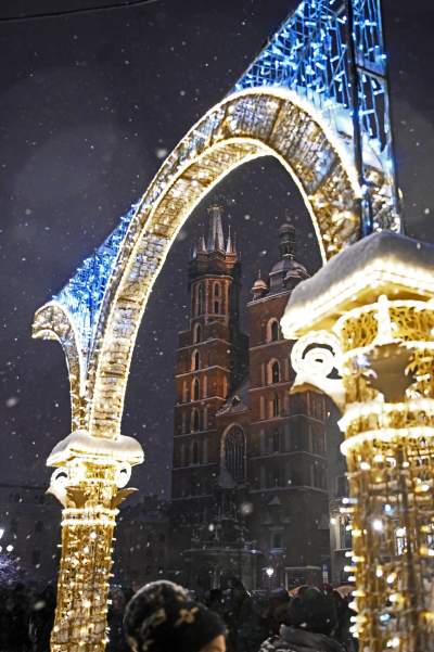 Choinka na Rynku, świąteczna iluminacja i zima. Turyści lubią to! - zdjęcie 6