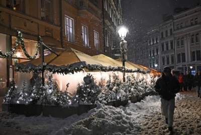 Choinka na Rynku, świąteczna iluminacja i zima. Turyści lubią to! - zdjęcie 11