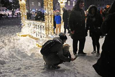 Choinka na Rynku, świąteczna iluminacja i zima. Turyści lubią to! - zdjęcie 4