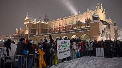 Choinka na Rynku, świąteczna iluminacja i zima. Turyści lubią to! - zdjęcie 27