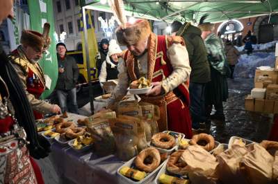 Bezpłatny karp, kapusta z grochem i zupa grzybowa. Nowa świąteczna tradycja - zdjęcie 17