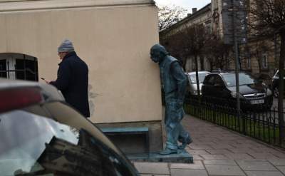 To po prostu fajny pomnik, Bohdan Smoleń wychodzi zza rogu - zdjęcie 15