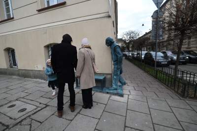 To po prostu fajny pomnik, Bohdan Smoleń wychodzi zza rogu - zdjęcie 12