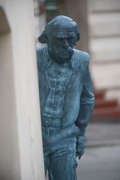 To po prostu fajny pomnik, Bohdan Smoleń wychodzi zza rogu - zdjęcie 16