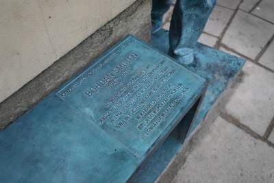 To po prostu fajny pomnik, Bohdan Smoleń wychodzi zza rogu - zdjęcie 2