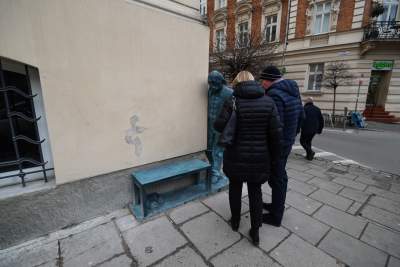 To po prostu fajny pomnik, Bohdan Smoleń wychodzi zza rogu - zdjęcie 1