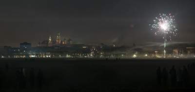 Przyszli na Błonia postrzelać w Sylwestra, tak witali 2024 rok - zdjęcie 14