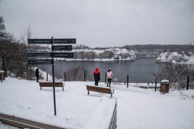 Uroki zimy na krakowskim Zakrzówku, pływanie na własną odpowiedzialność - zdjęcie 1