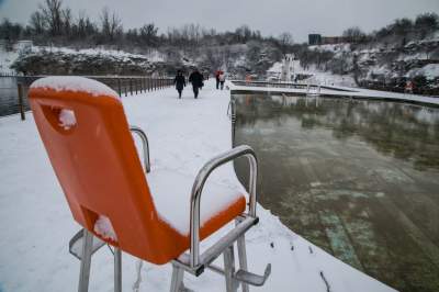 Uroki zimy na krakowskim Zakrzówku, pływanie na własną odpowiedzialność - zdjęcie 10