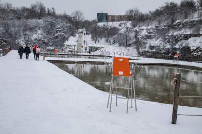 Uroki zimy na krakowskim Zakrzówku, pływanie na własną odpowiedzialność - zdjęcie 9