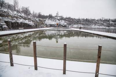 Uroki zimy na krakowskim Zakrzówku, pływanie na własną odpowiedzialność - zdjęcie 14