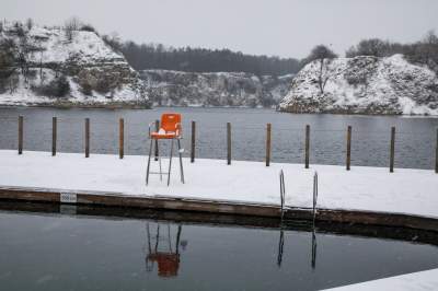 Uroki zimy na krakowskim Zakrzówku, pływanie na własną odpowiedzialność - zdjęcie 6