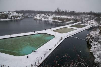 Uroki zimy na krakowskim Zakrzówku, pływanie na własną odpowiedzialność - zdjęcie 4