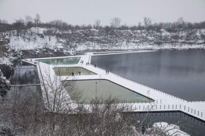 Uroki zimy na krakowskim Zakrzówku, pływanie na własną odpowiedzialność - zdjęcie 16