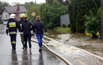 Leje jak z cebra, podtopienia w Bieżanowie. Kiedy wyjrzy słońce? - zdjęcie 14