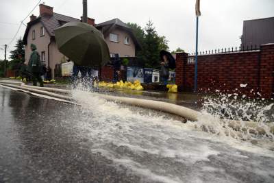 Leje jak z cebra, podtopienia w Bieżanowie. Kiedy wyjrzy słońce? - zdjęcie 31