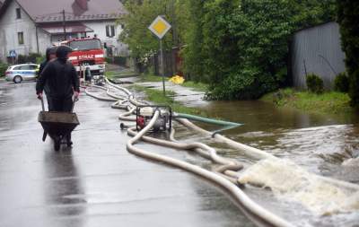 Leje jak z cebra, podtopienia w Bieżanowie. Kiedy wyjrzy słońce? - zdjęcie 18