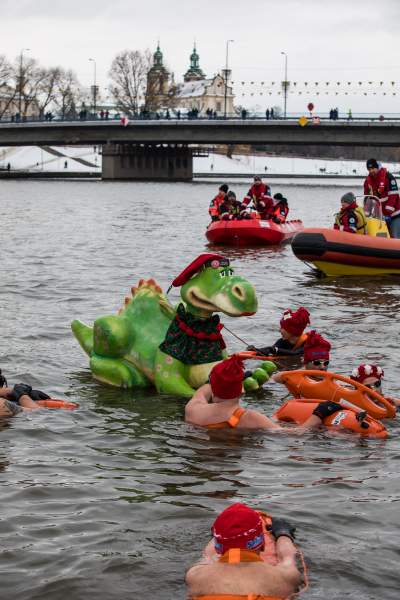 Uwielbiają zimową kąpiel w Wiśle, tak wzmacniają swój organizm - zdjęcie 17