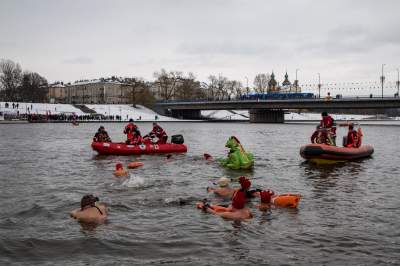 Uwielbiają zimową kąpiel w Wiśle, tak wzmacniają swój organizm - zdjęcie 19