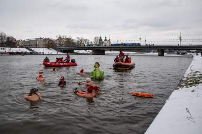 Uwielbiają zimową kąpiel w Wiśle, tak wzmacniają swój organizm - zdjęcie 18