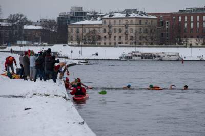 Uwielbiają zimową kąpiel w Wiśle, tak wzmacniają swój organizm - zdjęcie 22
