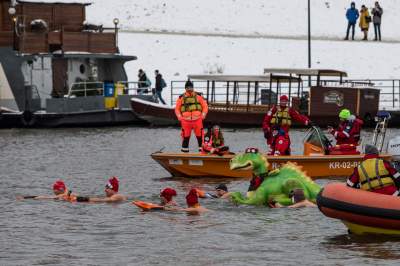 Uwielbiają zimową kąpiel w Wiśle, tak wzmacniają swój organizm - zdjęcie 8