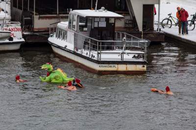 Uwielbiają zimową kąpiel w Wiśle, tak wzmacniają swój organizm - zdjęcie 6