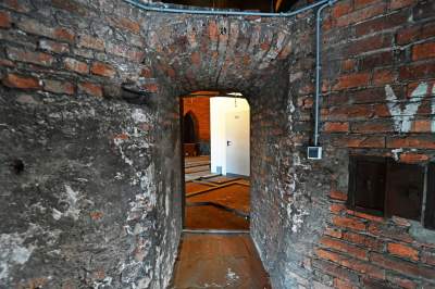 Wawelski strych niczym dworcowa hala, tu nie wpuszczają zwiedzających - zdjęcie 34