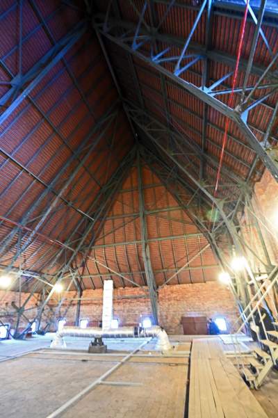 Wawelski strych niczym dworcowa hala, tu nie wpuszczają zwiedzających - zdjęcie 45