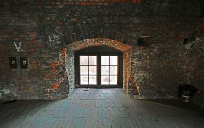 Wawelski strych niczym dworcowa hala, tu nie wpuszczają zwiedzających - zdjęcie 28