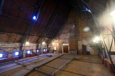 Wawelski strych niczym dworcowa hala, tu nie wpuszczają zwiedzających - zdjęcie 6