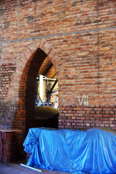 Wawelski strych niczym dworcowa hala, tu nie wpuszczają zwiedzających - zdjęcie 21