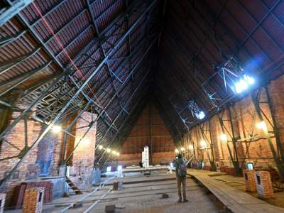 Wawelski strych niczym dworcowa hala, tu nie wpuszczają zwiedzających - zdjęcie 43