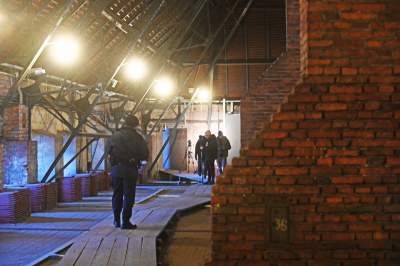 Wawelski strych niczym dworcowa hala, tu nie wpuszczają zwiedzających - zdjęcie 39