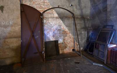 Wawelski strych niczym dworcowa hala, tu nie wpuszczają zwiedzających - zdjęcie 15