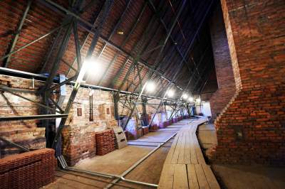 Wawelski strych niczym dworcowa hala, tu nie wpuszczają zwiedzających - zdjęcie 1