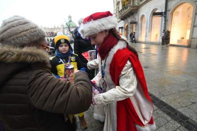 Anna Dymna jak zawsze wśród wolontariuszy, lubimy pomagać! - zdjęcie 1