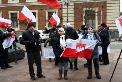 Antyrządowy protest na placu Matejki, straszyli Niemcami - zdjęcie 2