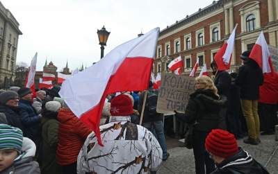Antyrządowy protest na placu Matejki, straszyli Niemcami - zdjęcie 27