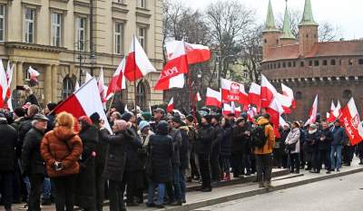 Antyrządowy protest na placu Matejki, straszyli Niemcami - zdjęcie 20