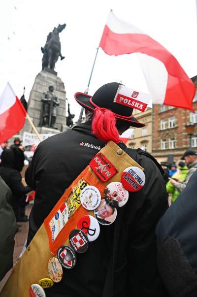 Antyrządowy protest na placu Matejki, straszyli Niemcami - zdjęcie 17
