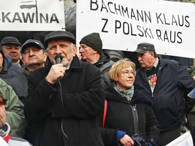 Antyrządowy protest na placu Matejki, straszyli Niemcami - zdjęcie 25