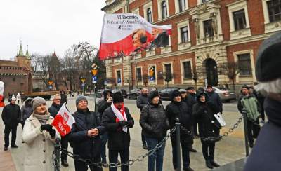 Antyrządowy protest na placu Matejki, straszyli Niemcami - zdjęcie 6