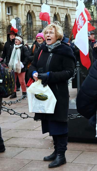 Antyrządowy protest na placu Matejki, straszyli Niemcami - zdjęcie 1