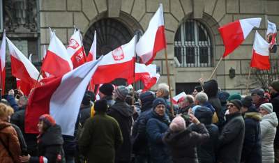 Antyrządowy protest na placu Matejki, straszyli Niemcami - zdjęcie 19