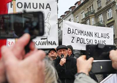 Antyrządowy protest na placu Matejki, straszyli Niemcami - zdjęcie 22