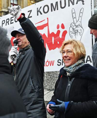 Antyrządowy protest na placu Matejki, straszyli Niemcami - zdjęcie 13