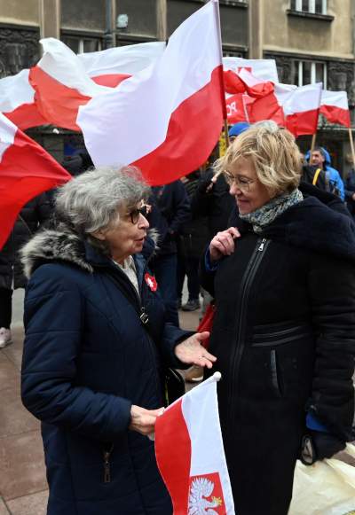 Antyrządowy protest na placu Matejki, straszyli Niemcami - zdjęcie 5