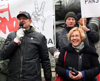 Antyrządowy protest na placu Matejki, straszyli Niemcami - zdjęcie 14